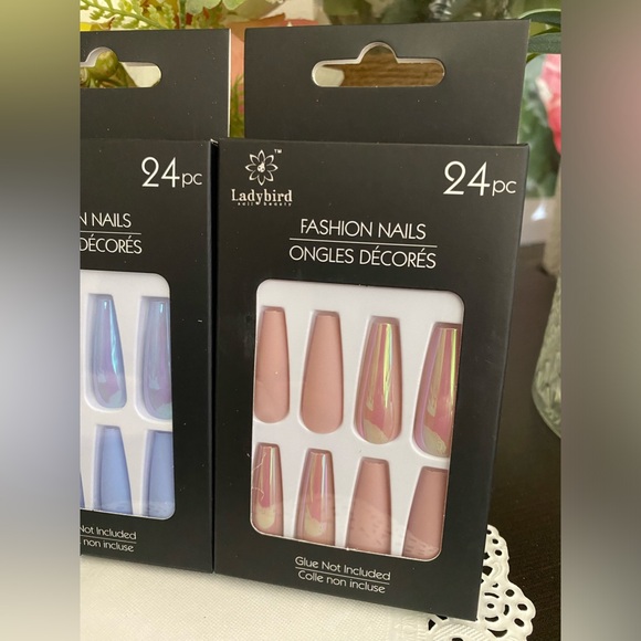 ππ
π» LADYBIRD FASHION PRESS ON NAILS. BRAND NEW FACTORY SEALED. 2 PACKS OF 24! - Picture 3 of 4